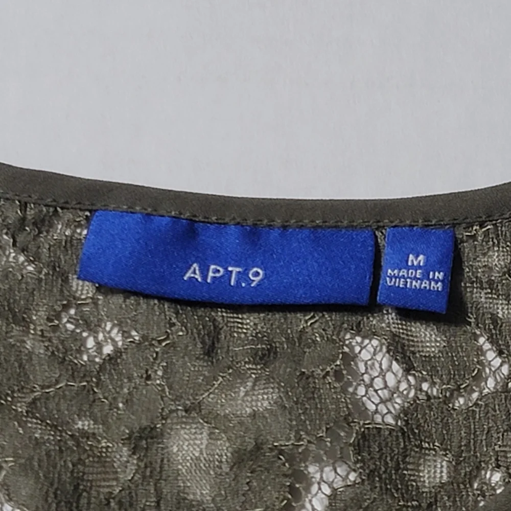 💚 Apt 9‎ Olive Green Sheer Top With Floral Lace Size Medium Round Neck